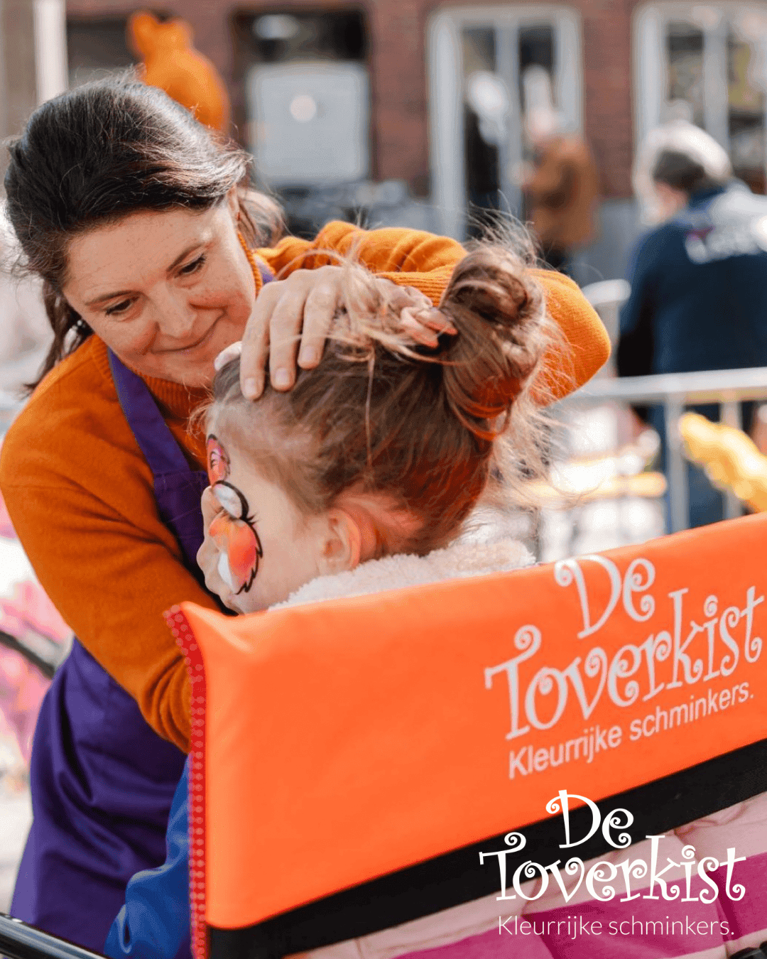 Kind wordt geschminkt op een event door De Toverkist